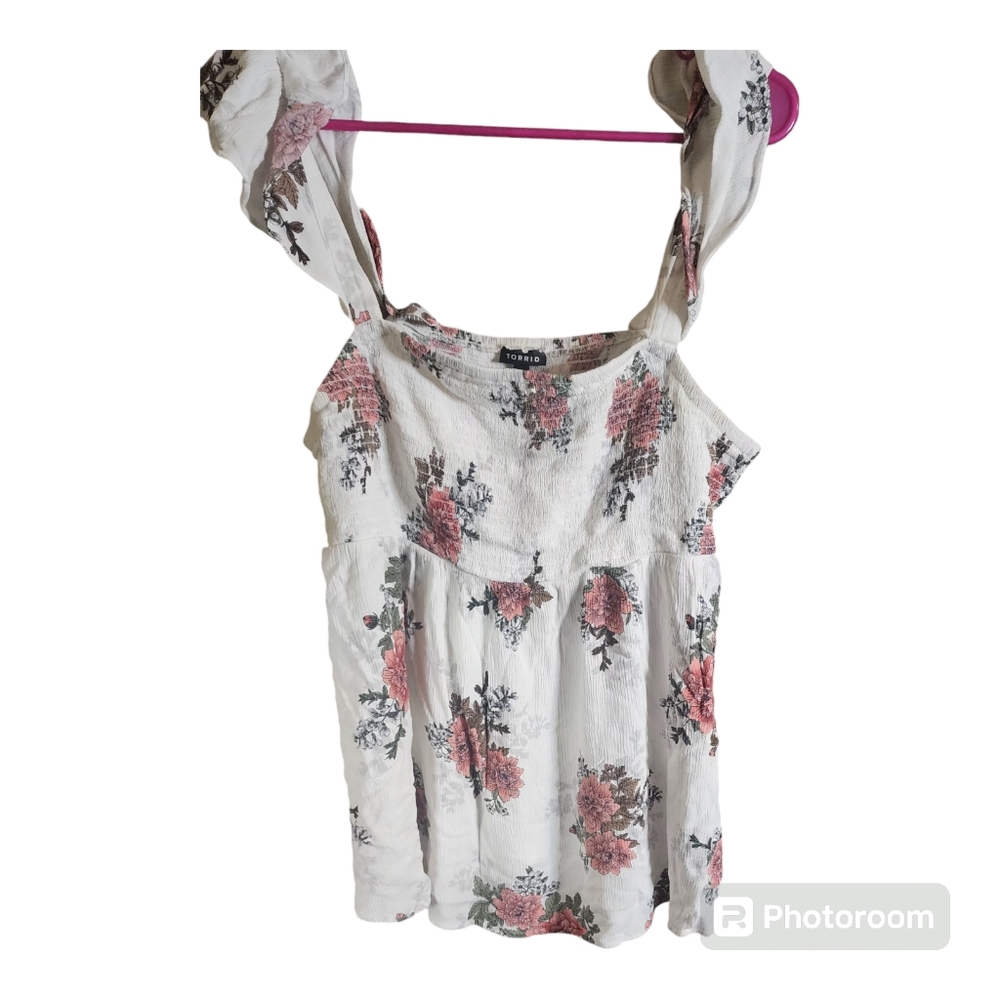 𝅺TORRID Women’s 1x Plus White Pink Floral sleeveless  top